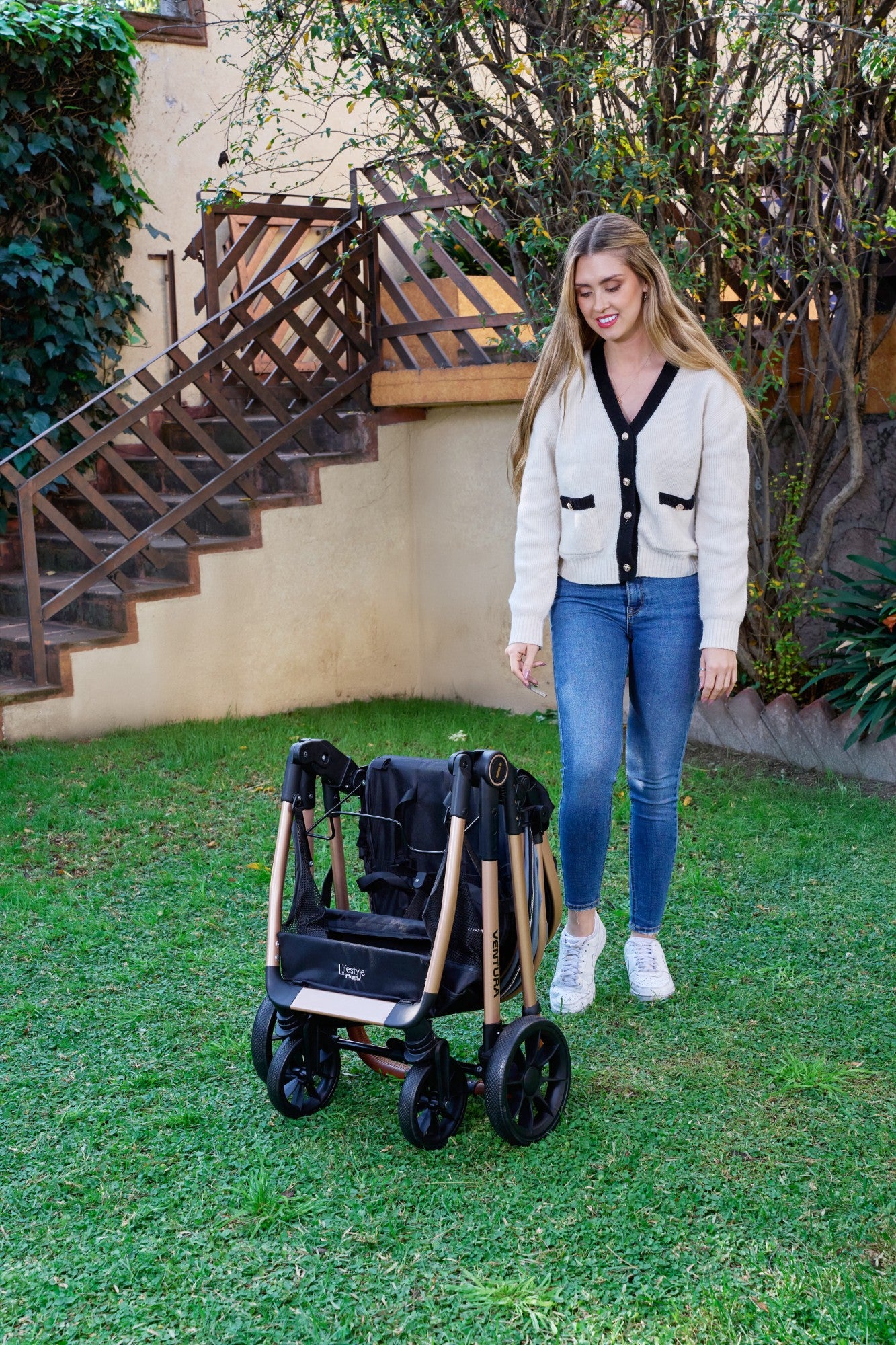 Carriola Ventura Gris Con Sistema De Viaje Asiento Reversible Plegado Fácil y Compacto